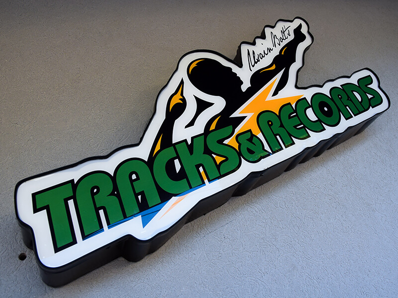 (c) Tracksandrecords.com
